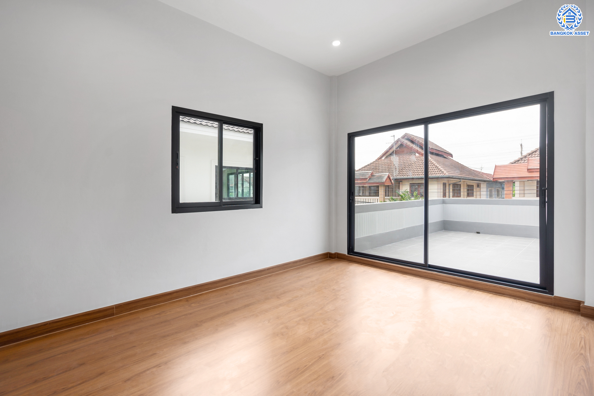 บ้านมือสองตกแต่งใหม่ ม.บูรพา12 ดอนเมือง บ้านเดี่ยว เนื้อที่ 50 ตร.ว. ฟังก์ชัน 4 ห้องนอน 2 ห้องน้ำ จอดรถได้ 2 คัน บนทำเลดีที่สุด ใกล้สนามบินดอนเมือง ทางด่วน "ศรีสมาน" และรถไฟฟ้าสายสีแดง "สถานีดอนเมือง"...